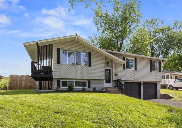 Photo 1 of Sale Pending at 309 Ne 88th Terrace, Kansas City, MO 64155 | MLS# 2640464 | Listing updated on 2026-09-03