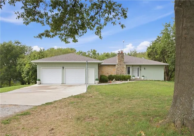 Photo 4 of Single family home for sale at 28140 Hospital Dr, Paola, KS 66071 | MLS# 2640474 | Listing updated on 2026-10-05