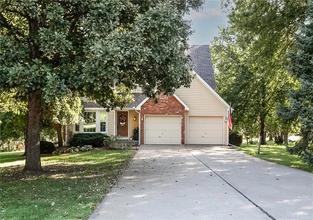 Photo 2 of Sale Pending at 13801 Marie Pl, Kearney, MO 64060 | MLS# 2640476 | Listing updated on 2026-09-26