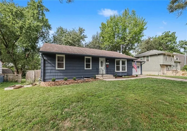 Photo 2 of Sale Pending at 13254 Park Hills Dr, Grandview, MO 64030 | MLS# 2640478 | Listing updated on 2026-09-19