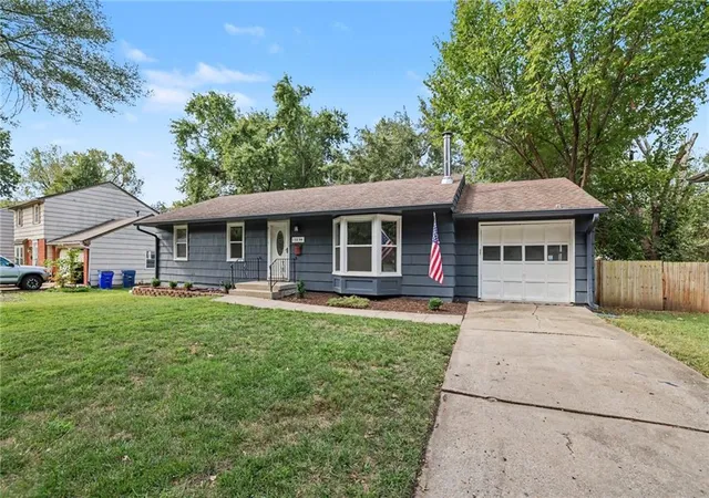 Photo 3 of Sale Pending at 13254 Park Hills Dr, Grandview, MO 64030 | MLS# 2640478 | Listing updated on 2026-09-19