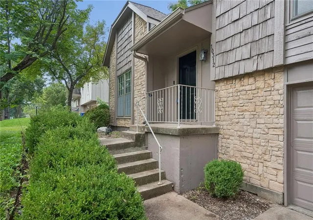 Single family home for sale at 10312 Haskins St, Lenexa, KS 66215 | MLS# 2640479