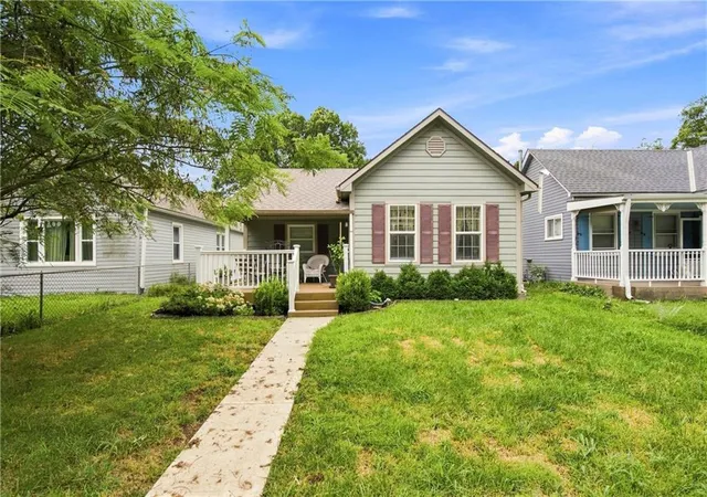 Photo 2 of Sale Pending at 1209 High St, Leavenworth, KS 66048 | MLS# 2640481 | Listing updated on 2026-09-13