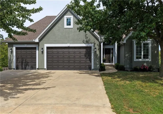 Photo 1 of Single family home for sale at 109 Se Chelsea Dr, Lee's Summit, MO 64063 | MLS# 2640490 | Listing updated on 2026-09-19