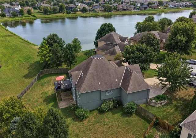 Photo 2 of Single family home for sale at 109 Se Chelsea Dr, Lee's Summit, MO 64063 | MLS# 2640490 | Listing updated on 2026-10-07