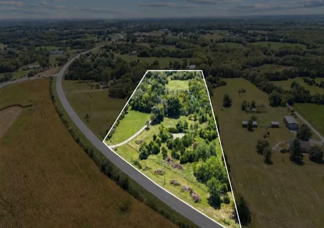 Photo 1 of Sale Pending at 20269 Mclouth Rd, Tonganoxie, KS 66086 | MLS# 2640494 | Listing updated on 2026-09-24