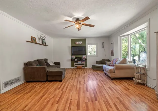 Photo 4 of Sale Pending at 20269 Mclouth Rd, Tonganoxie, KS 66086 | MLS# 2640494 | Listing updated on 2026-09-24