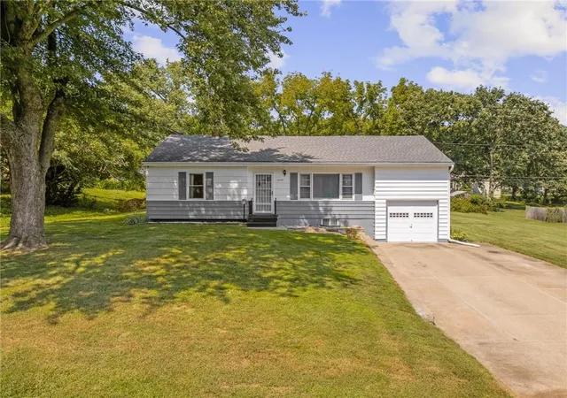 Photo 2 of Sale Pending at 10112 E 79th Terrace, Raytown, MO 64138 | MLS# 2640498 | Listing updated on 2026-09-27