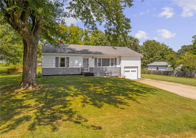 Photo 3 of Sale Pending at 10112 E 79th Terrace, Raytown, MO 64138 | MLS# 2640498 | Listing updated on 2026-09-27