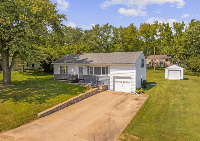 Photo 3 of Sale Pending at 10112 E 79th Terrace, Raytown, MO 64138 | MLS# 2640498 | Listing updated on 2026-09-27