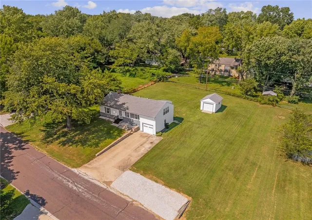 Photo 4 of Sale Pending at 10112 E 79th Terrace, Raytown, MO 64138 | MLS# 2640498 | Listing updated on 2026-09-27