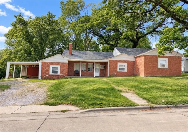 Photo 1 of Single family home for sale at 520 S Vine St, Maryville, MO 64468 | MLS# 2640508 | Listing updated on 2026-09-27