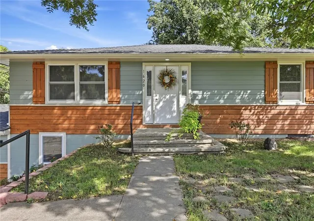 Photo 1 of Single family home for sale at 1620 Spruce St, Leavenworth, KS 66048 | MLS# 2640511 | Listing updated on 2026-09-19