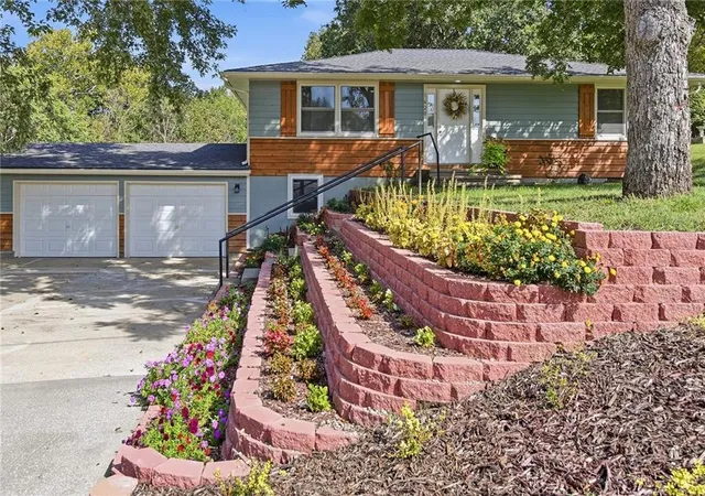 Photo 2 of Single family home for sale at 1620 Spruce St, Leavenworth, KS 66048 | MLS# 2640511 | Listing updated on 2026-09-19