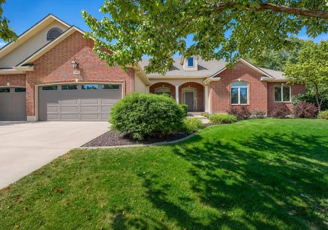 Photo 1 of Sale Pending at 1600 Hedgewood Ln, Lee's Summit, MO 64081 | MLS# 2640512 | Listing updated on 2026-09-26