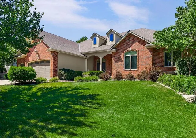 Photo 2 of Sale Pending at 1600 Hedgewood Ln, Lee's Summit, MO 64081 | MLS# 2640512 | Listing updated on 2026-09-26
