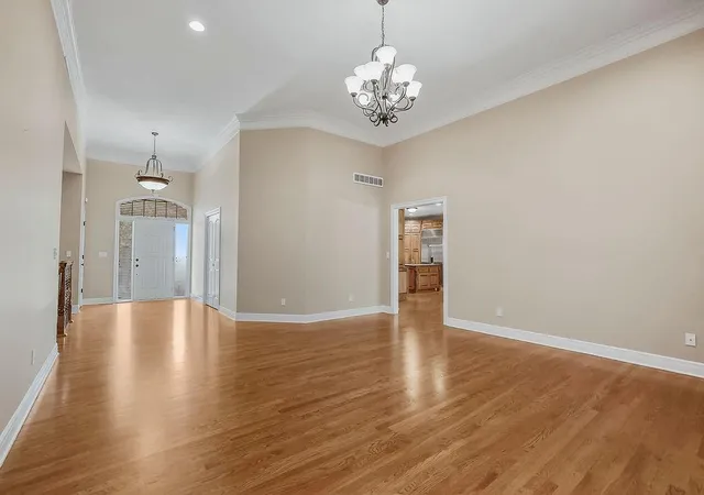 Photo 4 of Sale Pending at 1600 Hedgewood Ln, Lee's Summit, MO 64081 | MLS# 2640512 | Listing updated on 2026-09-26