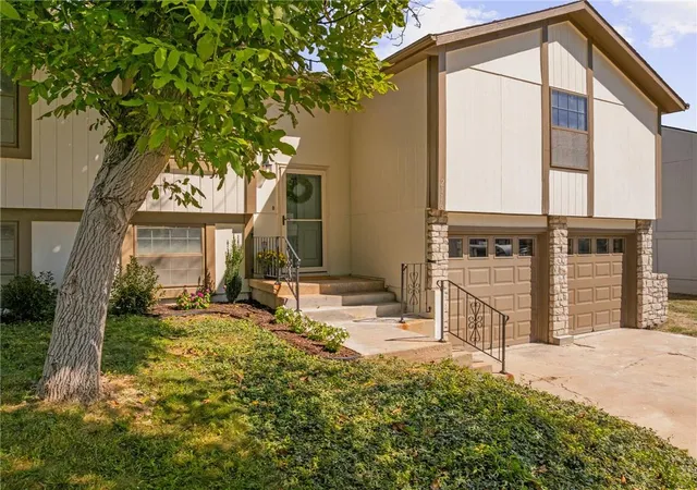 Photo 1 of Single family home for sale at 2116 E Mohawk Dr, Olathe, KS 66062 | MLS# 2640513 | Listing updated on 2026-09-26
