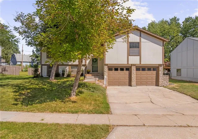 Photo 2 of Single family home for sale at 2116 E Mohawk Dr, Olathe, KS 66062 | MLS# 2640513 | Listing updated on 2026-09-26