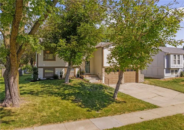 Photo 3 of Single family home for sale at 2116 E Mohawk Dr, Olathe, KS 66062 | MLS# 2640513 | Listing updated on 2026-09-26