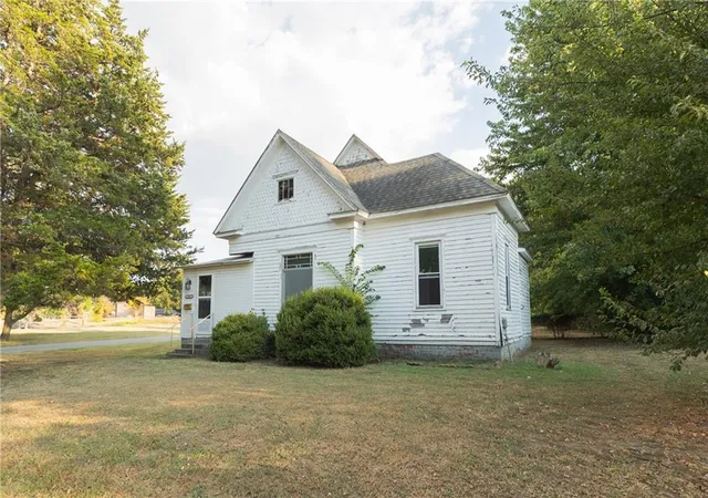 Photo 1 of Single family home for sale at 1027 E 6th Street, Cherryvale, KS 67335 | MLS# 2640514 | Listing updated on 2026-09-05