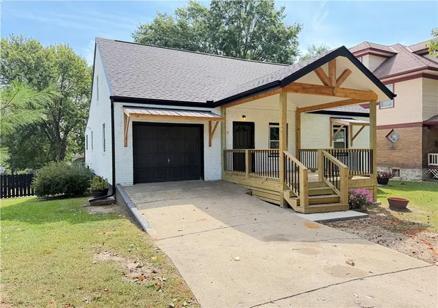 Photo 1 of Single family home for sale at 401 Benton Blvd, Kansas City, MO 64124 | MLS# 2640517 | Listing updated on 2026-09-29