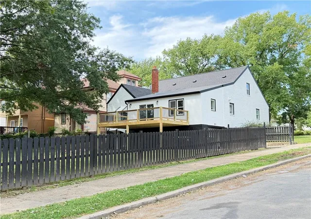 Photo 3 of Single family home for sale at 401 Benton Blvd, Kansas City, MO 64124 | MLS# 2640517 | Listing updated on 2026-09-29