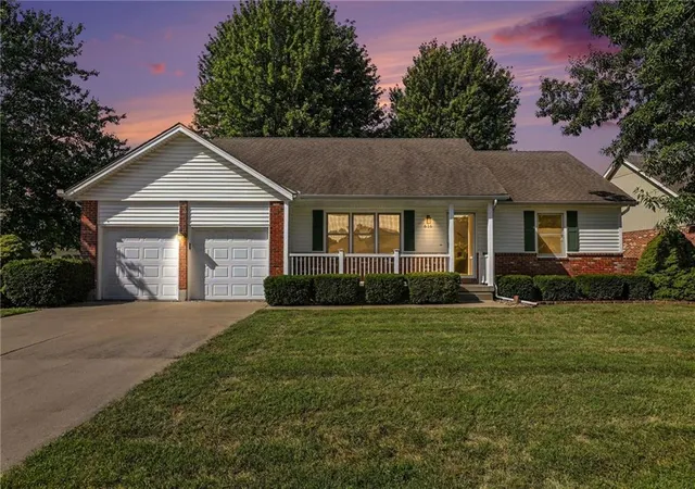 Photo 1 of Single family home for sale at 616 Sw Hoke Ln, Lees Summit, MO 64081 | MLS# 2640519 | Listing updated on 2026-09-14