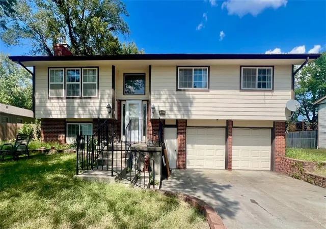 Photo 1 of Single family home for sale at 540 Arizona St, Lawrence, KS 66049 | MLS# 2640534 | Listing updated on 2026-09-12