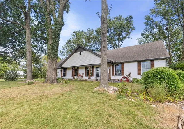 Photo 4 of Single family home for sale at 13105 S Lakeshore Dr, Olathe, KS 66061 | MLS# 2640537 | Listing updated on 2026-09-29