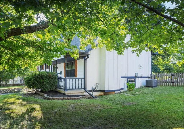 Photo 2 of Sale Pending at 409 Ne Crescent St, Lees Summit, MO 64086 | MLS# 2640547 | Listing updated on 2026-10-07