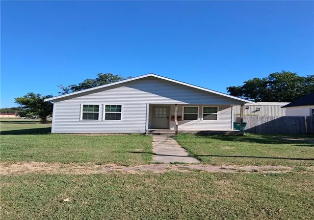 Photo 2 of Single family home for sale at 404 W & 406 Buffalo St, Girard, KS 66743 | MLS# 2640555 | Listing updated on 2026-10-06