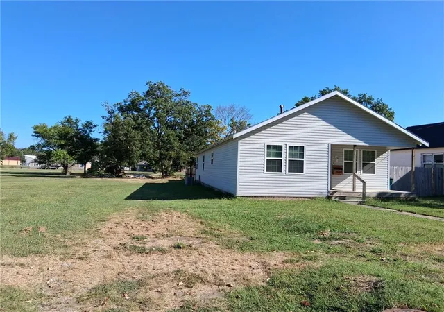 Photo 3 of Single family home for sale at 404 W & 406 Buffalo St, Girard, KS 66743 | MLS# 2640555 | Listing updated on 2026-10-06