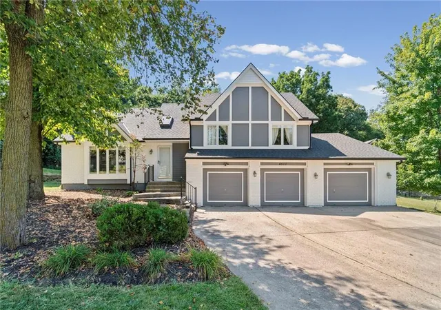Photo 1 of Sale Pending at 4511 Nw Apache Dr, Riverside, MO 64150 | MLS# 2640559 | Listing updated on 2026-09-06