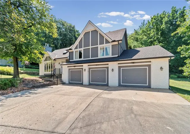 Photo 3 of Sale Pending at 4511 Nw Apache Dr, Riverside, MO 64150 | MLS# 2640559 | Listing updated on 2026-09-06