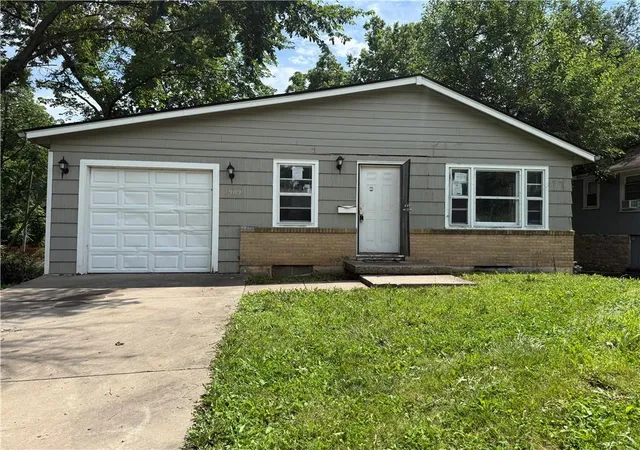 Photo 1 of Sale Pending at 3909 E 58th Street, Kansas City, MO 64130 | MLS# 2640560 | Listing updated on 2026-10-05
