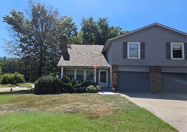 Photo 1 of Sale Pending at 201 W Foxwood Dr, Raymore, MO 64083 | MLS# 2640567 | Listing updated on 2026-10-04