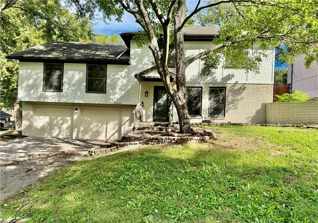 Photo 1 of Sale Pending at 10600 Nw 58th Street, Kansas City, MO 64152 | MLS# 2640575 | Listing updated on 2026-10-05