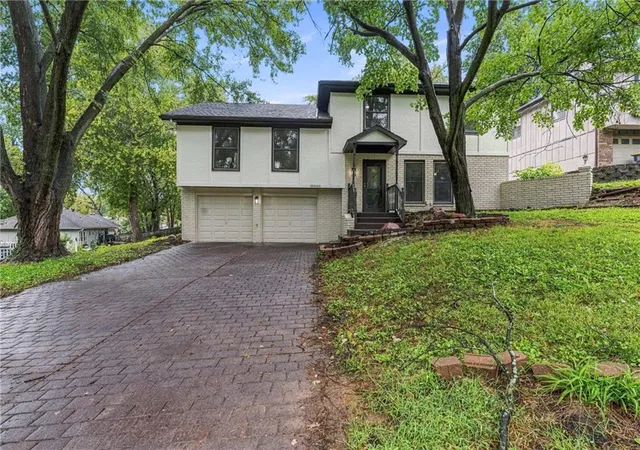 Photo 3 of Sale Pending at 10600 Nw 58th Street, Kansas City, MO 64152 | MLS# 2640575 | Listing updated on 2026-10-05