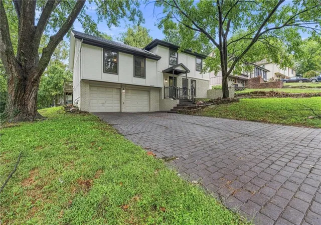 Photo 4 of Sale Pending at 10600 NW 58th Street, Kansas City, MO 64152 | MLS# 2640575 | Listing updated on 2026-10-05