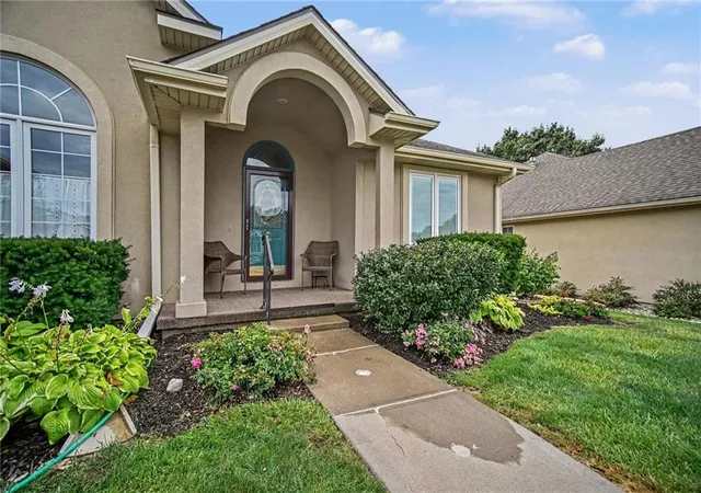 Photo 3 of Sale Pending at 3010 Hirter Dr, Saint Joseph, MO 64506 | MLS# 2640576 | Listing updated on 2026-09-25