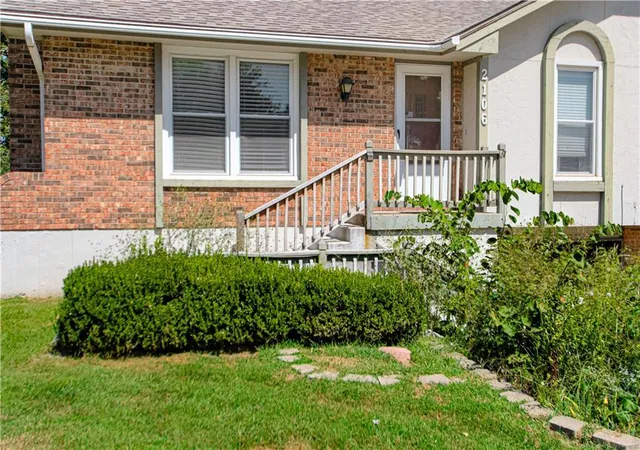 Photo 2 of Sale Pending at 2106 Nw 84th Terrace, Kansas City, MO 64154 | MLS# 2640578 | Listing updated on 2026-09-17