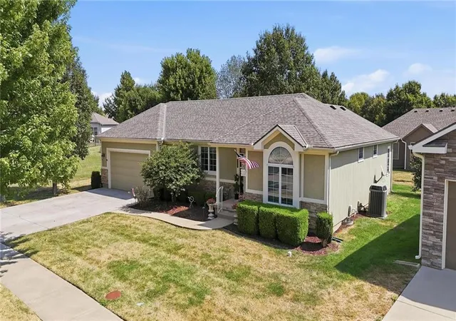 Photo 2 of Single family home for sale at 29419 Palmer Dr, Paola, KS 66071 | MLS# 2640581 | Listing updated on 2026-09-26