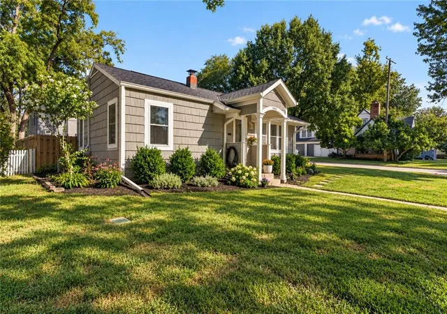 Photo 2 of Sale Pending at 5943 El Monte St, Fairway, KS 66205 | MLS# 2640582 | Listing updated on 2026-09-21
