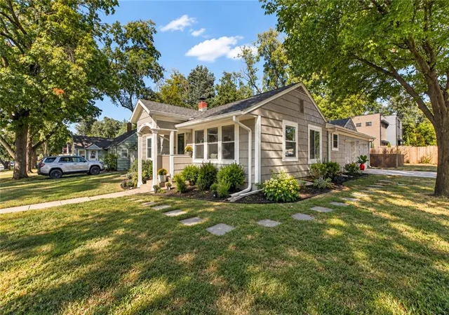 Photo 3 of Sale Pending at 5943 El Monte St, Fairway, KS 66205 | MLS# 2640582 | Listing updated on 2026-09-21