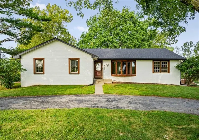 Single family home for sale at 24540 Mission Belleview St, Louisburg, KS 66053 | MLS# 2640585