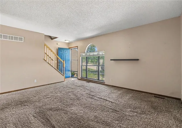 Photo 3 of Townhouse for sale at 216 Stonebridge Ln, Smithville, MO 64089 | MLS# 2640587 | Listing updated on 2026-09-21