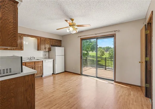 Photo 4 of Townhouse for sale at 216 Stonebridge Ln, Smithville, MO 64089 | MLS# 2640587 | Listing updated on 2026-09-21