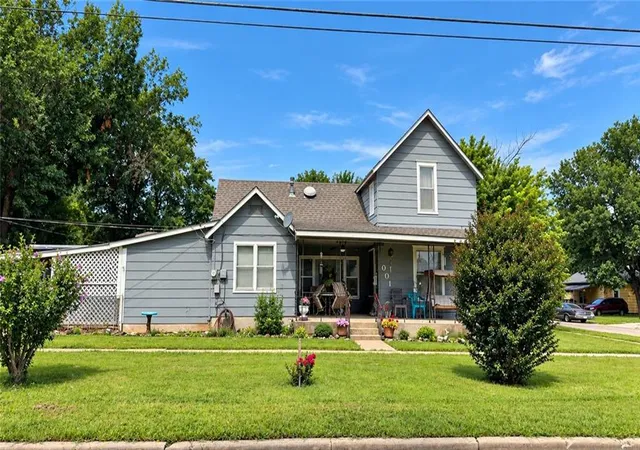 Photo 3 of Single family home for sale at 1001 Grant St, Neodesha, KS 66757 | MLS# 2640591 | Listing updated on 2026-10-14