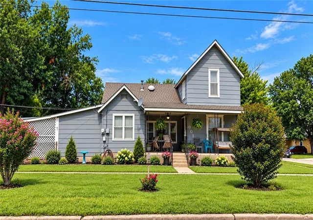 Photo 1 of Single family home for sale at 1001 Grant St, Neodesha, KS 66757 | MLS# 2640591 | Listing updated on 2026-10-14
